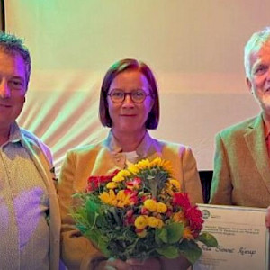 🐎🎈Jubiläum - 50 Jahre Turnier beim RG Baindt: Ehrung mit Herz und Huf - Simone Rürup ist „Freund des Pferdes“!