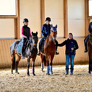 Erfolgreich nachgeholt: Jugendförderlehrgang Dressur mit Sabine Mattiske & Katharina Briegel